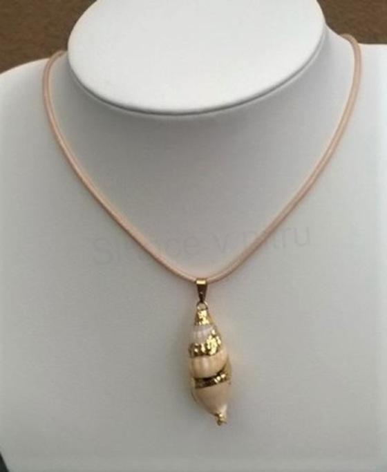Minerální přírodní náhrdelník pozlacená mušle, lastura (X1314)