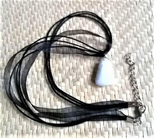 Náhrdelník přívěšek s jadeitem (X1393)