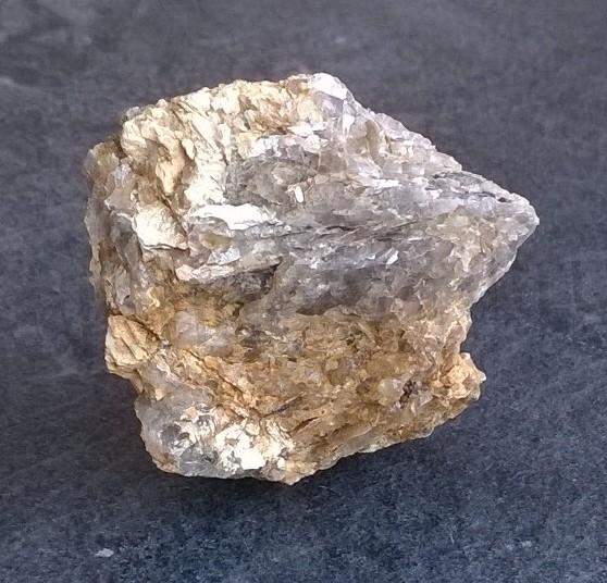 Srostlice Muskovitu s albitem 69 g (Česká Republika) (X1459)