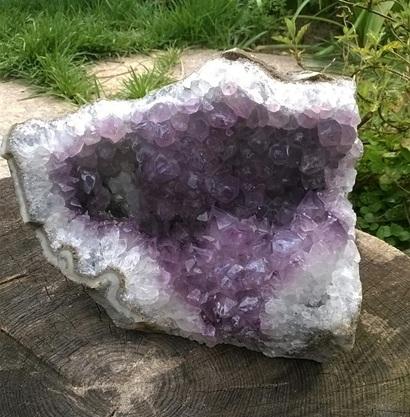 Ametyst drúza narostlá v chalcedonu 2760 g (Brazílie) (X1623)