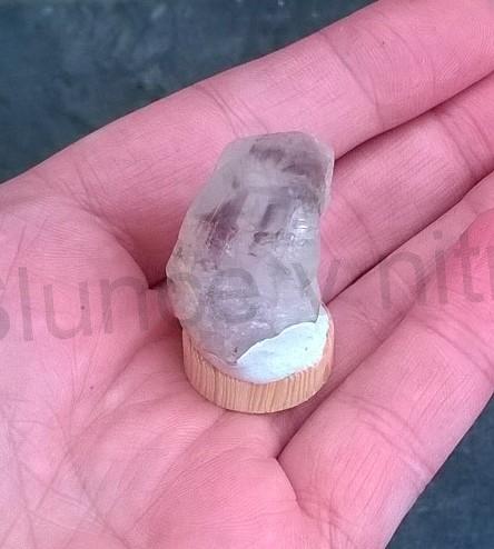 Drúza Ametystu na dřevěném podstavci 21g (Česká Republika) (X1668)