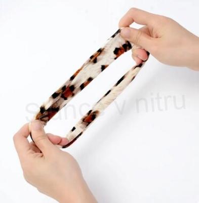 Velká sametová gumičká do vlasů hnědá (H457)