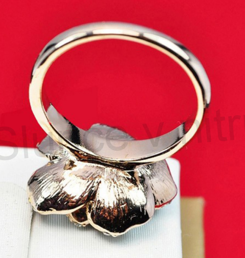 Dámský nastavitelný  prsten s růží zdobený zirkony (BP104)