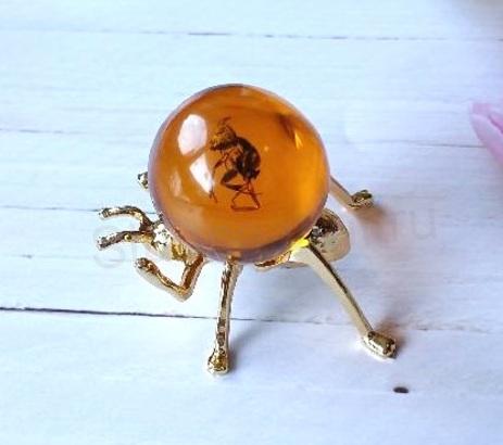 Jantarová kulička s hmyzem (X1968)