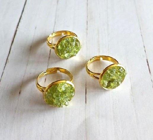 Minerální nastavitený prsten pravý olivín (X2040)