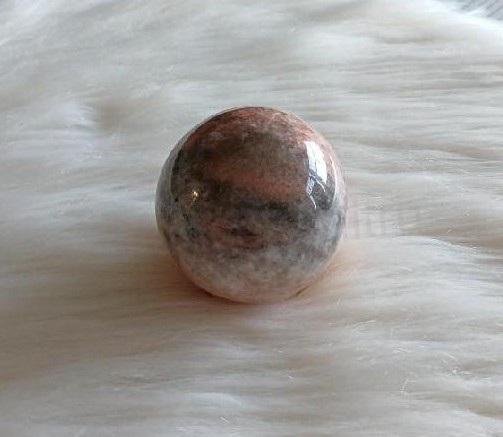 Sluneční kámen koule leštěná 52 mm | 195 g (X2161)