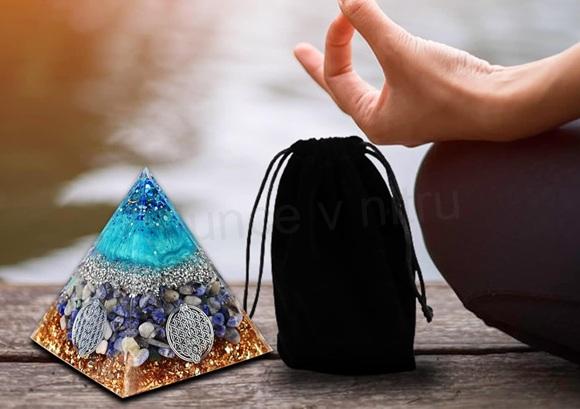Orgonitová pyramida - květ života, kyanitový kámen 6,2 x 5,9 cm (PP216)