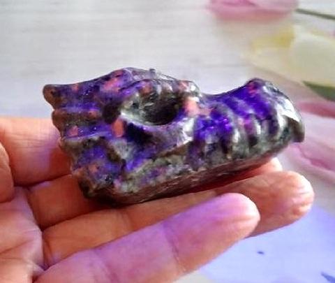 Yooperlit – UV ohnivý kámen, dračí hlava 119 g (X2193)