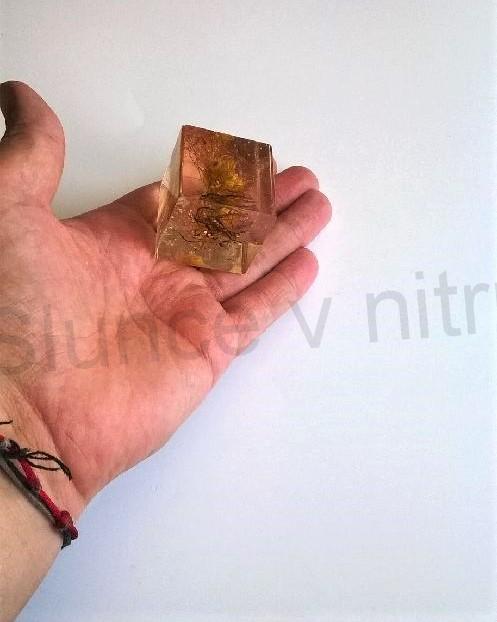 Orgonitová kostka z přírodných květin (PP33)