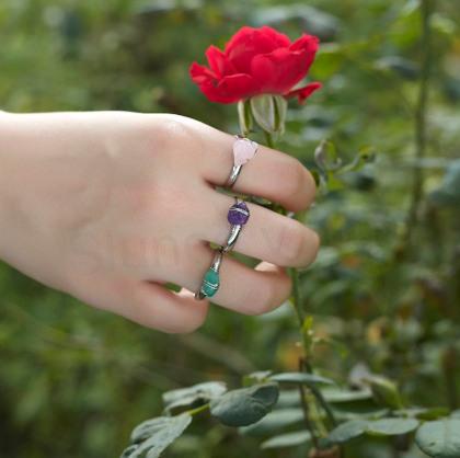 Nastavitelný minerální prsten růženín číslo 3 (X612)