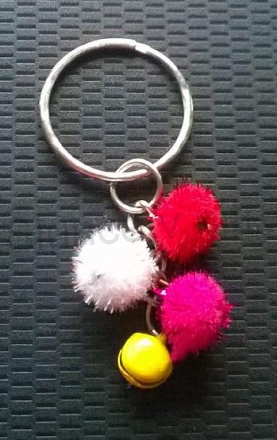 Přívěsek na klíče - barevné bambulky s rolničkou (H281)