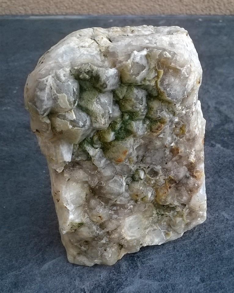  Křemen drúza přecházejicí do ametystu 358 g (Česká Republika) (X985)