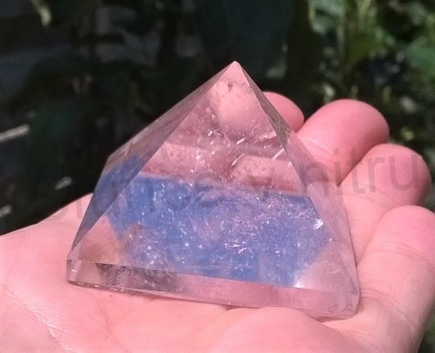 Broušená křišťálová pyramida 46x46mm/ 84,7 g (Brazílie) (X1061)