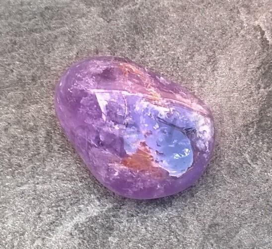 Ametrín tromlovaný – duhové odlesky 20 g (Bolívie) (X1085)