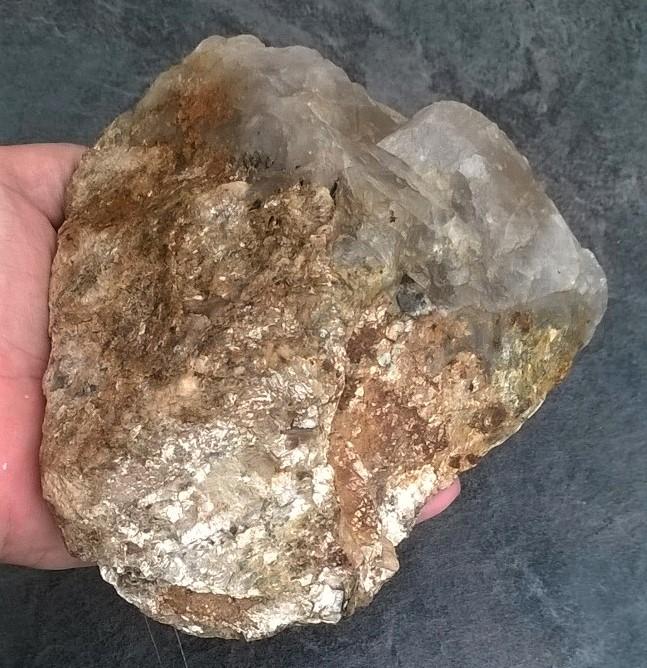 Záhněda, křemen, muskovit 1525 g (Česká Republika) (X1094)