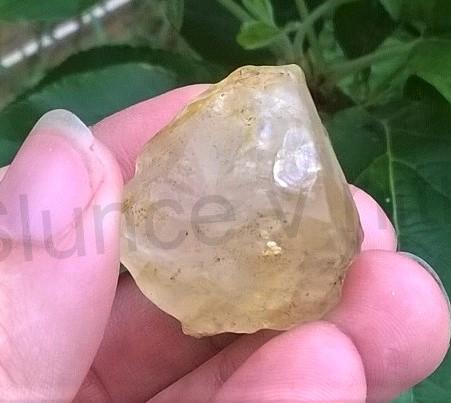 Ohlazený citrín s duhami 30,4 g (Česká Republika) (X1102)