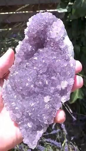 Ametyst drúza růže narostlá v chalcedonu 567g (Brazílie) (X1152)