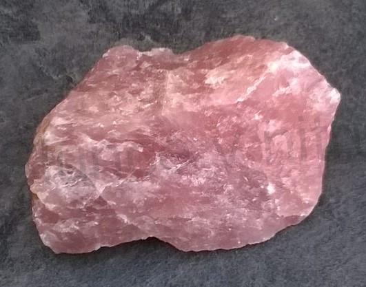 Velký Růženin surový 909 g (Madagaskar) (X1258)