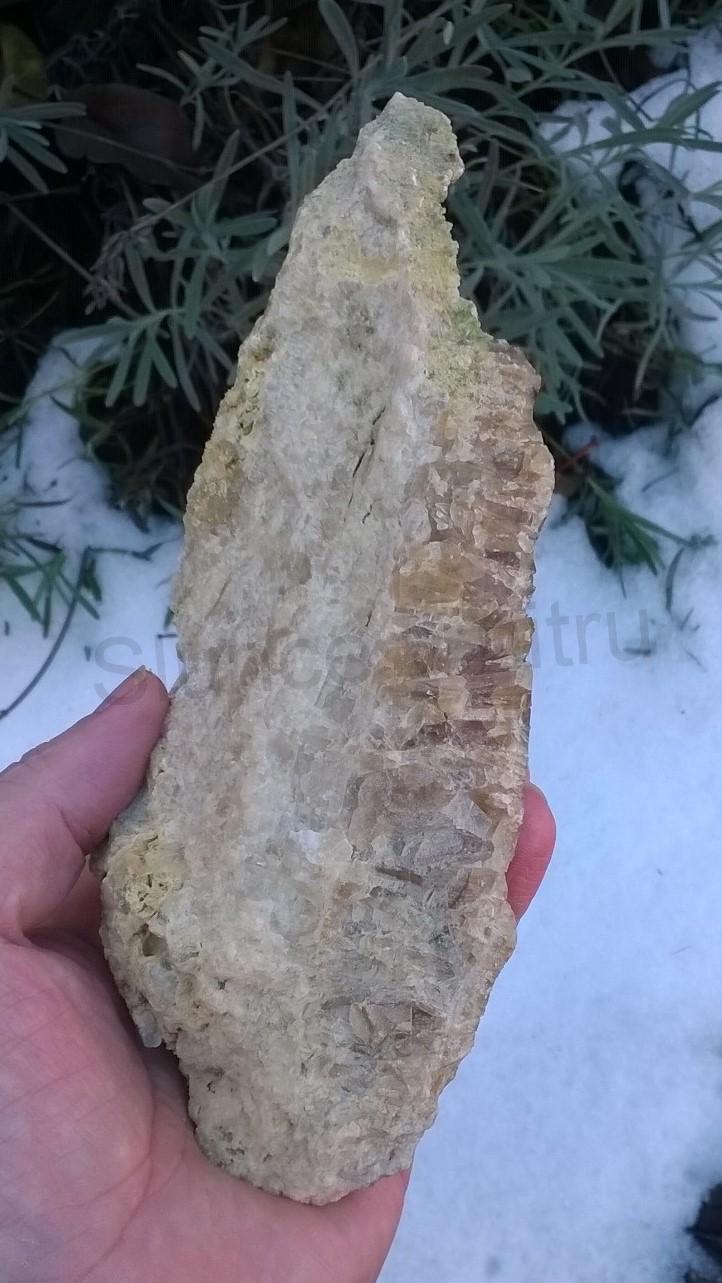 Drúza kalcitu žlutého, medového 700 g (Česká Republika) (X1451)