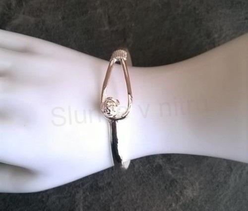 Náramek na ruku s růží a ozdobou postříbřený (BC553)