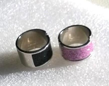 Prsten z nerez oceli s drobnými kamínky černý velikost 52 (BP406)