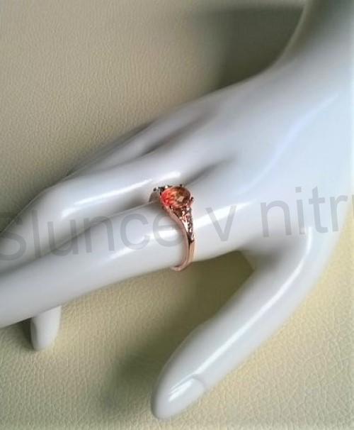 Dámský prsten se zirkonem a malými zirkony (BP408)