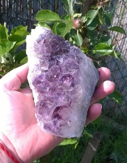 Ametyst drúza narostlá v chalcedonu 1070 g (Brazílie) (X1657)