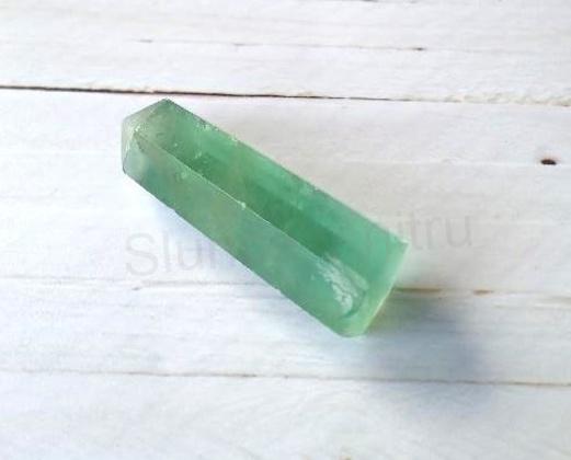 Fluorit zelený broušená špice 47 mm | 20,9 g (X2003)