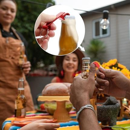 Klíčenka, přívěsek na klíče otvírák lahví písmeno F fialový (H701)