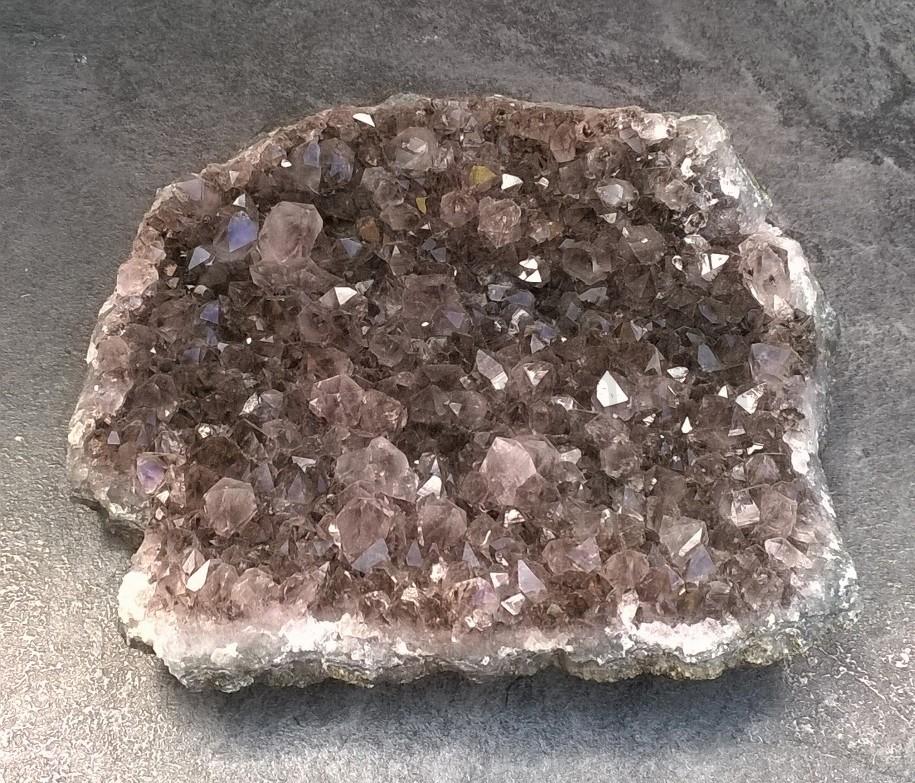 Ametyst drúza narostlá v chalcedonu 1340g (Brazílie) (X1146)