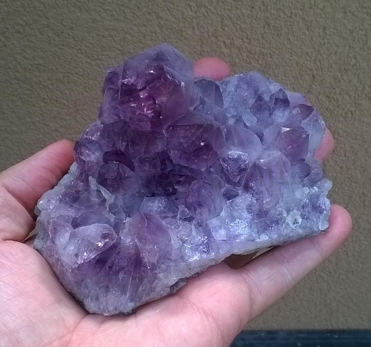 Ametyst drúza s krystalem fantom 374g (Brazílie) (X1151)