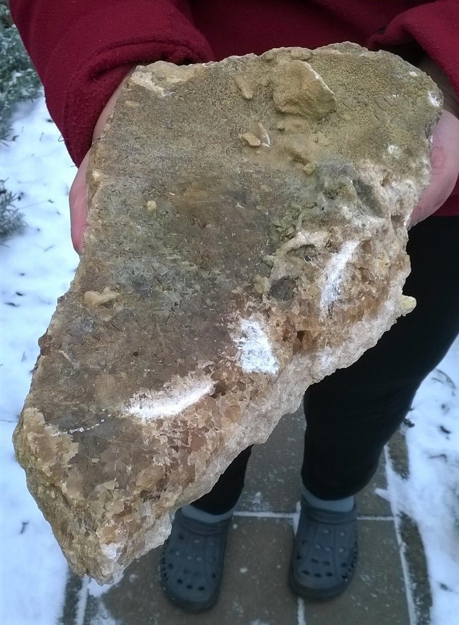 Drúza velkého žlutého medového kalcitu 4800 g (ČR) (X1356)