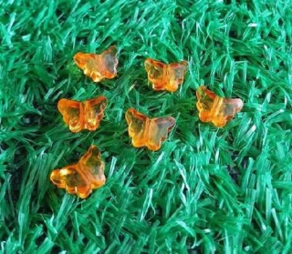 Plastový korálek motýlek 15 x 11 x 6 mm oranžový (AC288)