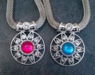 Minerální hadí řetízek s kočičím okem do tvaru kytičky (X1583)