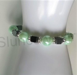 Náramek z perlových korálků AB světle zelený (BC158)