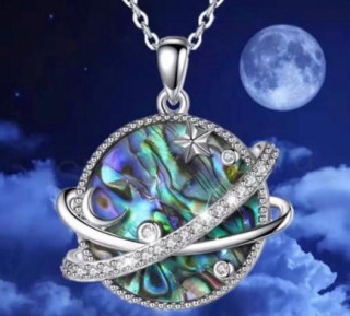 Náhrdelník s přívěškem planeta z přírodní mušle Paua a zirkony (X1647)