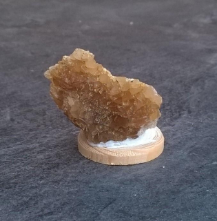 Drúza kalcitu žlutého, medového 25g (Česká Republika) (X1672)