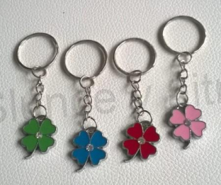 Přívěsek, klíčenka na klíče Čtyřlístek více barev (D722)