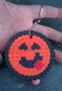 Přívěsek, klíčenka na klíče smailík (D735)