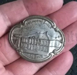 Turistický štítek na hůl - Obchodní škola Dobšiná (MB826)
