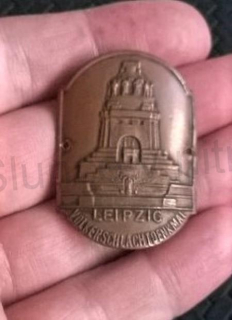 Turistický štítek na hůl - Leipzig Volkerschlachtdenkmal (MB830)