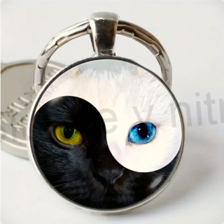 Přívěsek na klíče - kočka, jin a jang  (H483)