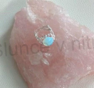 Nastavitelný ozdobný minerální prsten s Oplalitem (X1717)