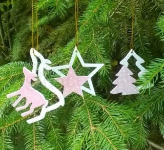 Dřevěné výřezy - závěsná ozdoba strom, hvězda, srna (V150)