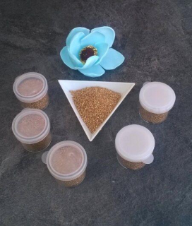 Dekorační kamínky zlaté 12 g v balení (V166)
