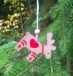 Dřevěné výřezy - závěsná ozdoba vánoční sob (V175)