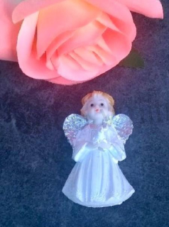 Dekorace, ozdoba Anděl, andílek s holubicí magnetka (H496)