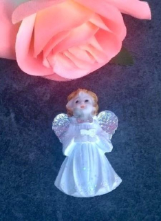 Dekorace, ozdoba Anděl, andílek s knihou magnetka (H497)