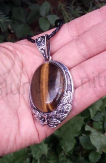 Zdobený náhrdelník přívěšek s tygřím okem (X1734)