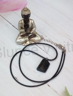 Šňůrkový minerální náhrdelník s přírodním turmalínem (X1741)